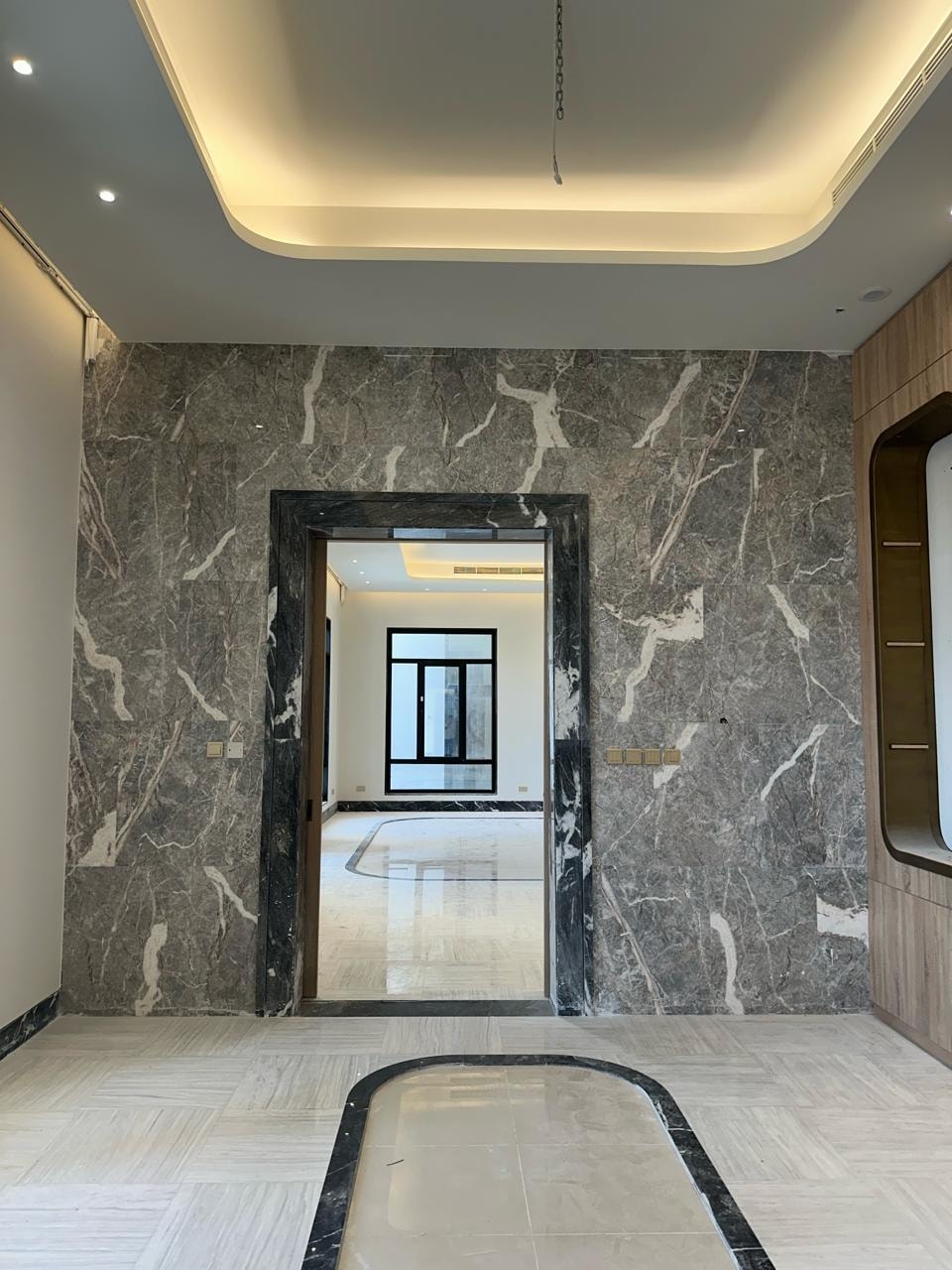Dark marble wall cladding